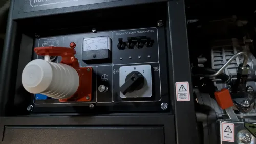 вилка на 380V генератора 7,2 кВт в комплекте