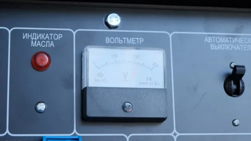 панель контроля показателей генератора