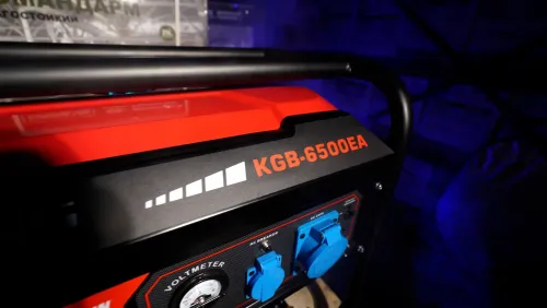 Модель бензинового генератора Командарм KGB-6500REA