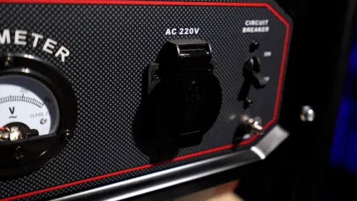 Розетка на 220V бензогенератора